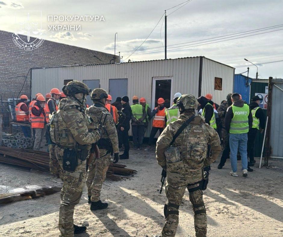 "Тінь реабілітації: викриття фальшивого центру на Київщині, де людей змушували працювати на будівництві проти їхньої волі".