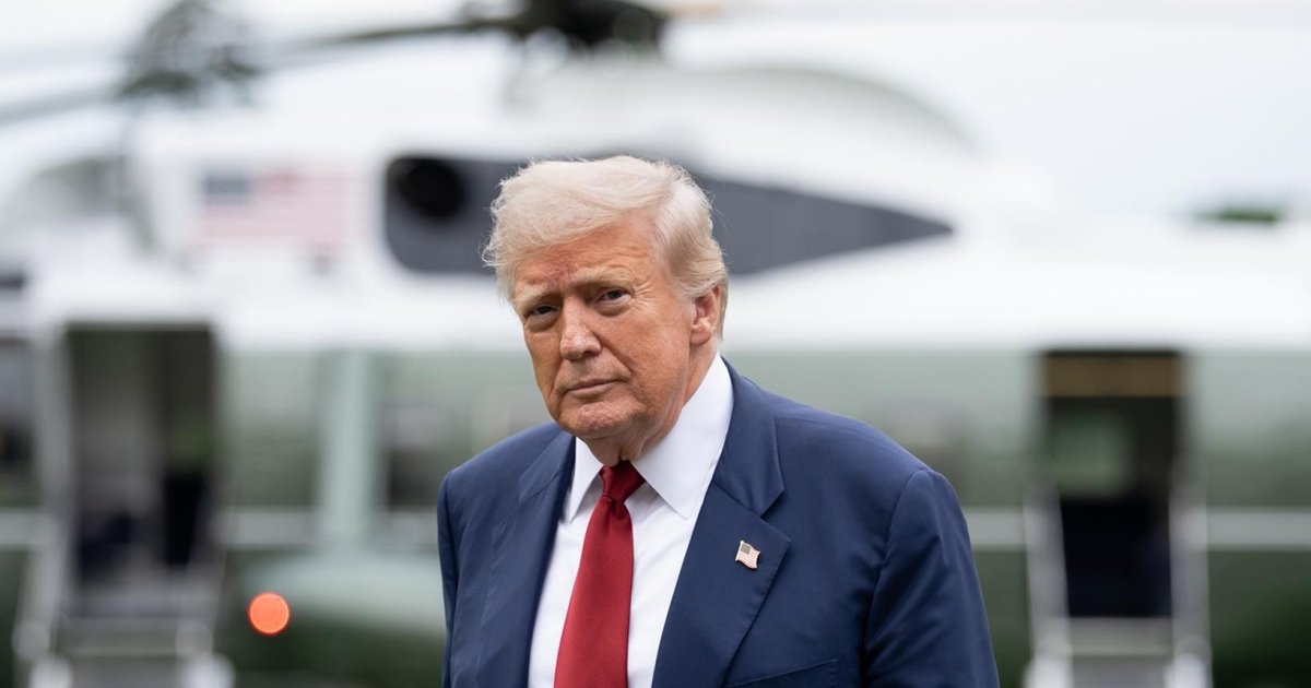 "Трамп дає зелене світло санкціям проти Росії: президент США підтримав законопроєкт, що посилює обмеження на фоні напружених відносин".