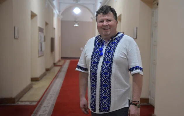 “Сенсаційна відставка: Володимира Бугрова звільнено з посади ректора престижного Київського національного університету ім. Тараса Шевченка”.