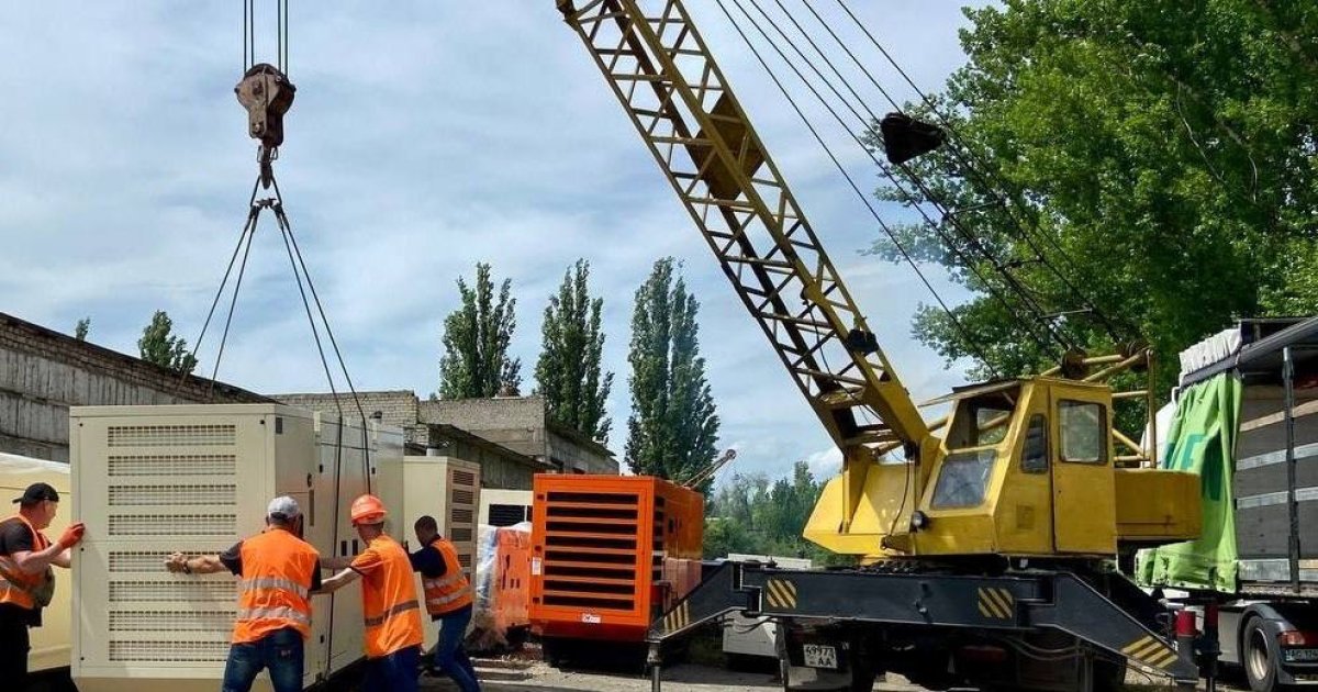 Захист від блекаутів: Кривий Ріг отримав 31 потужний генератор для живлення критичних об'єктів, забезпечуючи безперебійне постачання електроенергії в умовах енергетичної кризи.